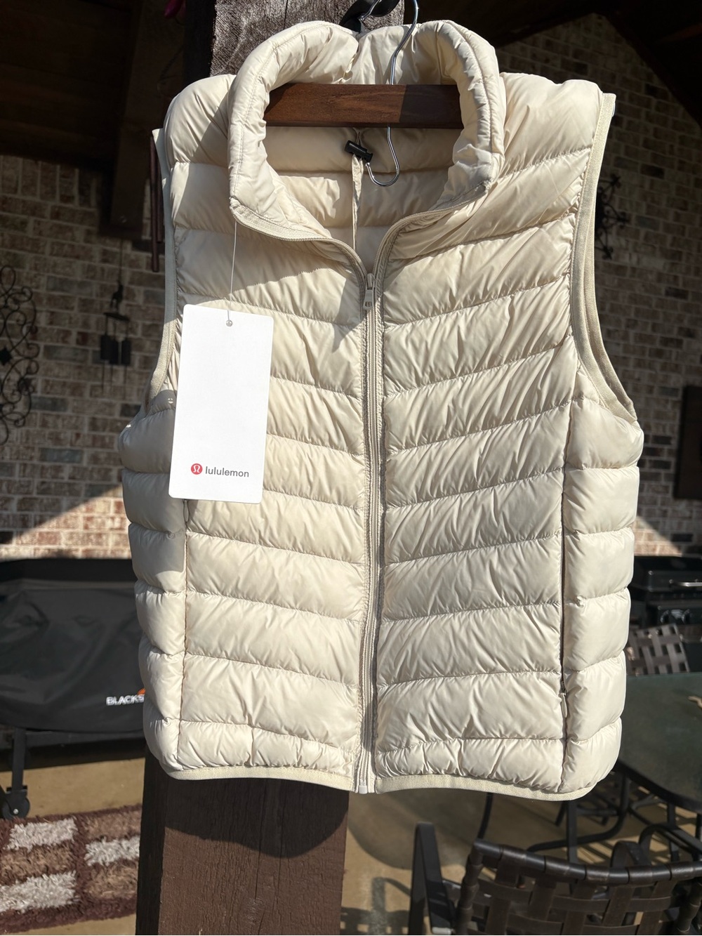Lululemon Swiftly Tech ss Crew Vest Size Medium Color Cream- NWT